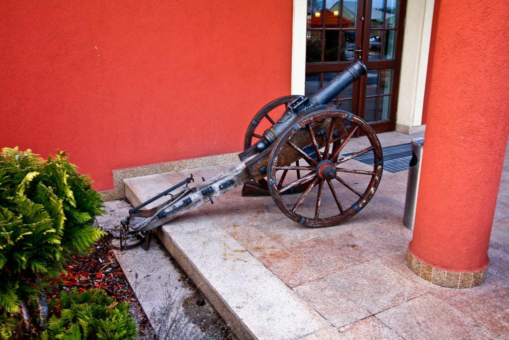 Hotel Milord Pułtusk Εξωτερικό φωτογραφία